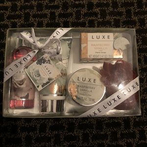 Luxe Raspberry Vanilla Bath $ Body gift set!
